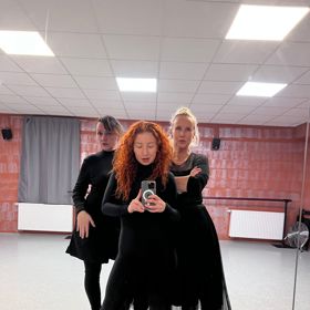 Vendula začala s naší šéfredaktorkou navštěvovat lekce sexy dance, které vede tanečnice Lucia Ginger Molčányiová. Nové taneční zážitky pro vás příště sepíše.