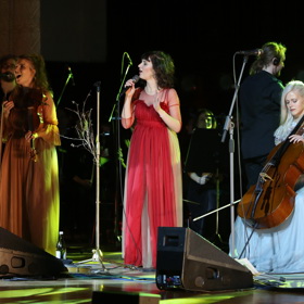 Frontmankou kapely je zpěvačka Patricie Fuxová.