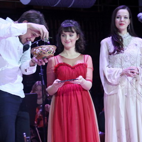 Skupina Vesna se charakterizuje jako slovanská multiperformance a chce pozvednout ženskou individualitu.