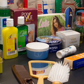 Nechybí pochopitelně Indulona, Nivea ani klasický vaječný šampon.