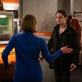 Jenže Skyler jde ještě dál a zasévá mezi Báru a Františka semínko sváru.