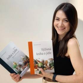 Karolína Fourová je rovněž autorkou dvou knih o zdravé výživě.