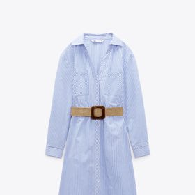 Krásné košilové šaty se svislými proužky také opticky zeštíhlí a mají je až do velikosti XXL v Zaře. Cena 1 199 Kč