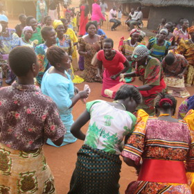 V Ugandě se diskutuje. Třeba o postavení žen v práci.