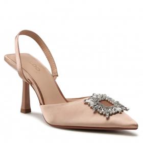 Sérii dostupnějších kousků otevírá něžně béžový model značky Aldo s otevřenou patou a nižším podpatkem. (3 290 Kč)