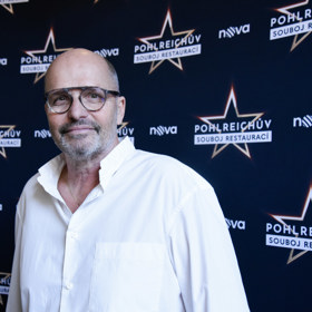 Šéfkuchař Zdeněk Pohlreich nedávno zveřejnil fotografie z doby, kdy měl ještě vlasy.