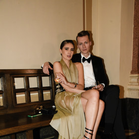 Nová přítelkyně herce Vojtěcha Vodochodského, modelka Marie Danči, se pochlubila výrazným obutím, které dokonalo podtrhovalo její štíhlé nožky.