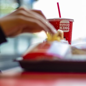 V Burger Kingu zase v roce 1998 oznámili, že budou vyrábět hamburgery pro leváky. Jak na tohle mohl někdo skočit...