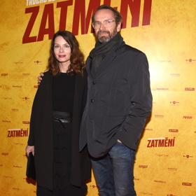 Herec Jan Révai vyvedl po dlouhé době do společnosti svoji partnerku Zuzanu Šulajovou.