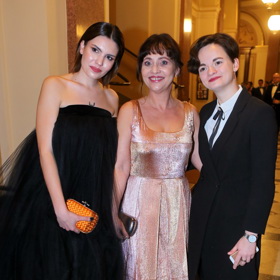 Dámy někdy doprovází také přítelkyně Karolíny Natalie Wirst.