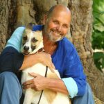 Tvrdí, že gravitaci člověk neporučí, a že jsou to "jen" vlasy. 