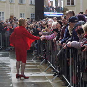 Dagmar Havlová se kompletně sladila do rudé barvy.