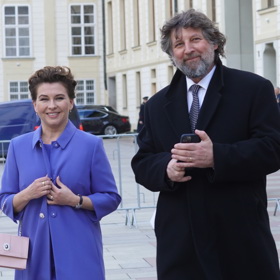 Inaugurace nového prezidenta Petra Pavla proběhla 9. března 2023 a Dana měla vlasy viditelně tmavší.