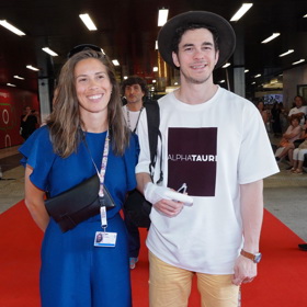 Od loňského září už Eva není Samková. Provdala se za herce Marka Adamczyka a přijala jeho příjmení.