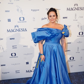 Herečka Jitka Čvančarová minulý rok zrecyklovala blankytné šaty od návrháře Borise Hanečky.