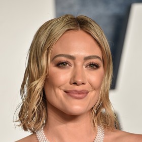 Wet look Hilary Duff se podle Honzy Kořínka moc nepovedl: "Herečce tento styling nesvědčí, rozšiřuje ji v obličeji a není to tím pádem lichotivé."