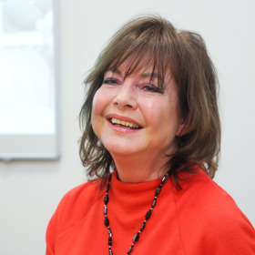 Tomsová prý v péči o pleť sází na vyškvařené sádlo.