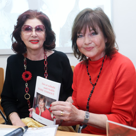 Saskii Burešovou pojí s Marií Tomsovou dlouholeté přátelství.