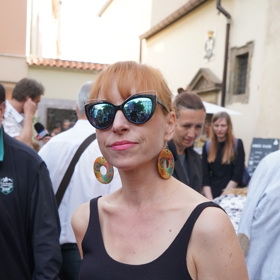 Tatianě slušela v květnu roku 2022 také ofinka.