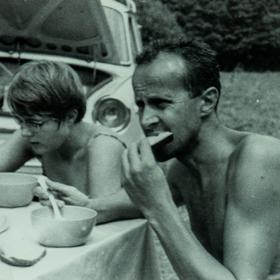 ...a často svépomocné stravování.