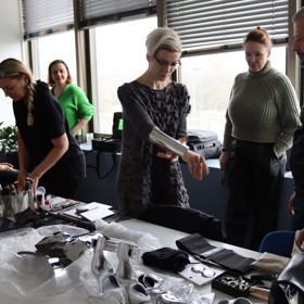 Tvorbu designérky můžete vidět v jejím pražském ateliéru Cabinet°55. Každý její šperk je unikát.