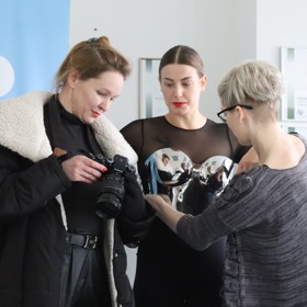 Fotografka Lucie Robinson tentokrát pojala focení ve futuristickém duchu.