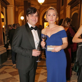 Ještě nedávno přitom žádné šediny neměl. Fotografie pochází z letošního předávání cen Český lev, které probíhalo v březnu.