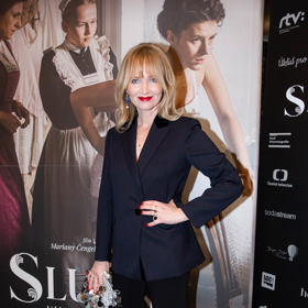 Aňa Geislerová dorazila na večerní premiéru v modelu tón v tónu inspirovaném pánským šatníkem. Účes si nechala upravit v kadeřnictví Toni&Guy, jak sdílela na svém profilu na Instagramu.