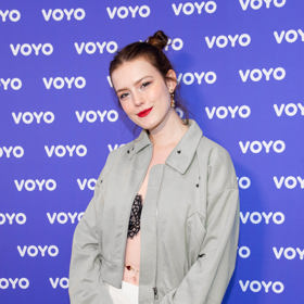 Herečka Sára Korbelová byla v jídelně spokojená s bramborovými smajlíky s kečupem.