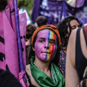 V Argentině vycházejí ženy do ulic. Bojují za rovnost, sociální změny a legalizaci potratů. U toho posledního uspěly.