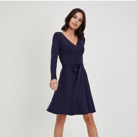 Šaty s vypasovanou siluetou značky Orsay (1 099 Kč) nabízí vše, co si malá postava žádá.