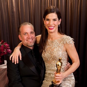 Sandra Bulock a její manžel Jesse James v roce 2010. Herečka září štěstím, protože právě získala Oscara za drama Zrození šampiona. Na obzoru už ale byla "oscarová kletba" a rozchod. Jesse jí totiž byl opakovaně nevěrný.