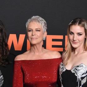 Jamie Lee Curtis vyvedla na loňskou premiéru filmu Halloween končí obě své adoptivní dcery Ruby (vlevo) a Annie (vpravo). Šestatřicetiletá Annie je vdaná a věnuje se výuce tance.