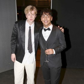 S Adamem Mišíkem tvoří dokonalou dvojku a ceníme oba herce, že se umí do společnosti obléknout.