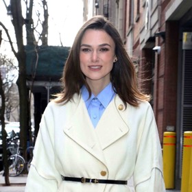Model z podzimní kolekce značky Gucci představila Keira Knightley jako jeden z šesti(!) outfitů během jediného dne. 