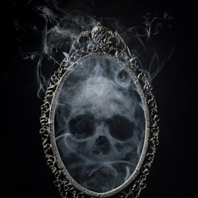 Spektrofobie je strach ze zrcadel. Většinou plyne ze strachu, že se může v zrcadle zjevit přízrak, či z nízkého sebevědomí a problémů s fyzickým vzhledem.