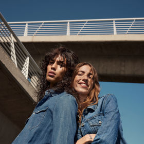 Unisexový charakter džínoviny otevírá prostor pro vzájemné sladění. Pánská a dámská jarní kolekce C&A nabízí denimovou inspiraci pro obě pohlaví.