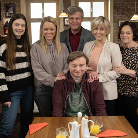 Adama teď v seriálu Ulice vídat nebudeme. Herec Vojtěch Machuta se nějakou dobu bude věnovat svému civilnímu zaměstnání, což znamená výcvik pilotů.