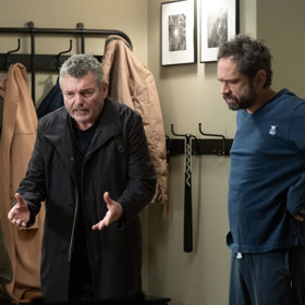 Zatímco Vítek to doma řekl, zoufalý Miloš všechno tají. Bojí se Evě říct i to, že na její vysněnou dovolenou v Karibiku nemá peníze.