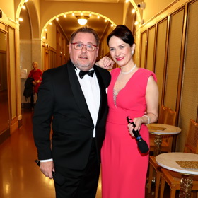 Ples Českého rozhlasu moderovali Václav Kopta s Terezou Kostkovou.