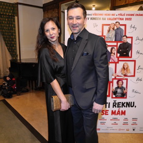 Věkový rozdíl mezi partnery činí 21 let.