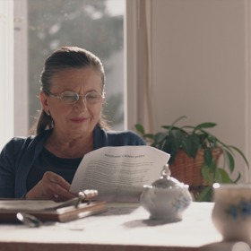 Jednou z nich je jeho manželka Olga (Zuzana Kronerová)...