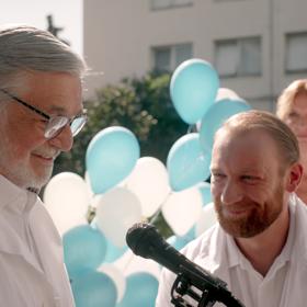 Zbožňovaný: Pediatr Zdeněk (Jiří Bartoška) se chystá do důchodu. Zatímco v nemocnici bude chybět, dvě ženy se těší, že na ně konečně bude mít víc času.