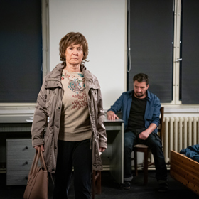 ...jeho maminka Věrka mu naopak přitíží. 