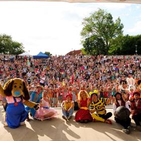 Na jejich letní koncerty hodí tisíce dětí a rodičů.