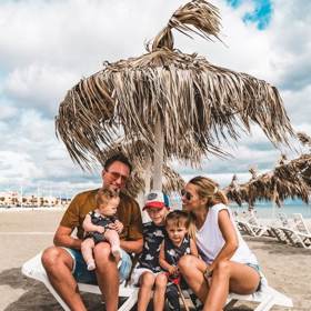 Společně cestují po světě a zážitky zprostředkovávají lidem na svém Instagramu The SIKLS travel family.