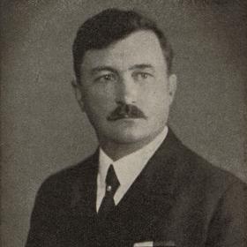 První ředitelem Letiště Praha-Ruzyně byl Bedřich Trnka, který sem přešel z vojenského Letiště Praha-Gbely.