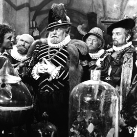 Výroba zlata ze švestek? Neotřelý nápad, i když to zlato je poněkud tekuté. A nakonec se mu místo Rudolfovo tajemství říká slivovice.