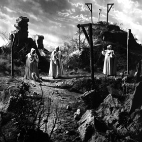 Hledání kořene mandragory, základní složky elixíru mládí, se trochu zvrtne. Místo něj bázlivé trio objeví golema...