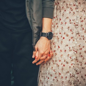 Kulturista malého vzrůstu Anton Kraft předsudky rozhodně netrpí. Zamiloval se totiž do skoro dvoumetrové transgender ženy Chiny Bell. On sám měří 138 centimetrů.